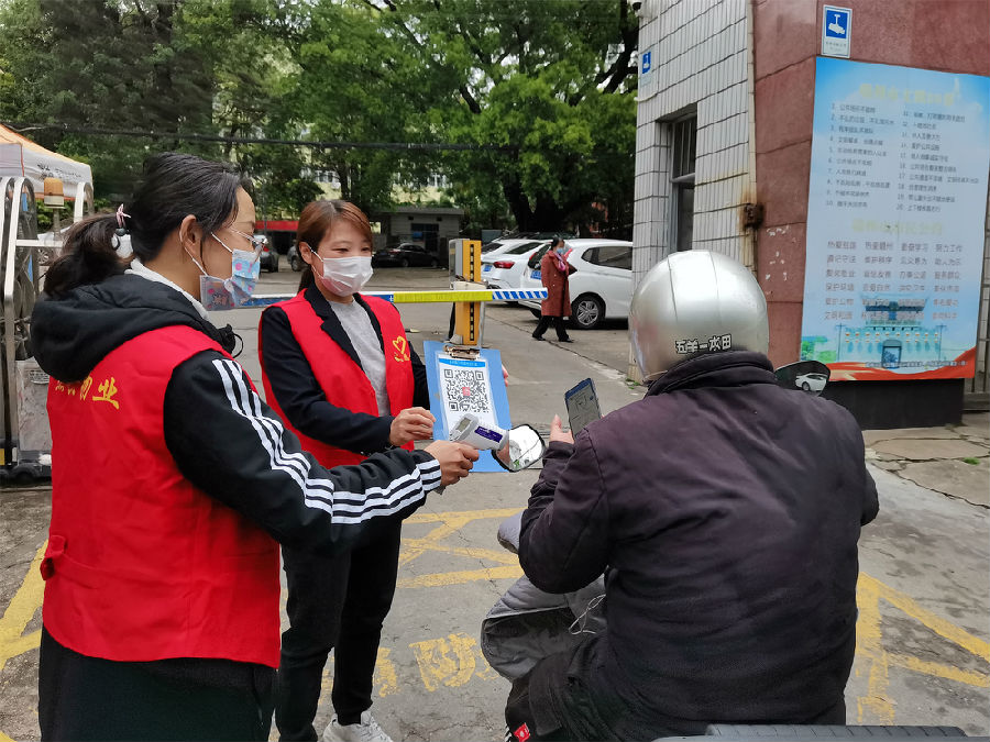 一支部黨員在抗疫一線