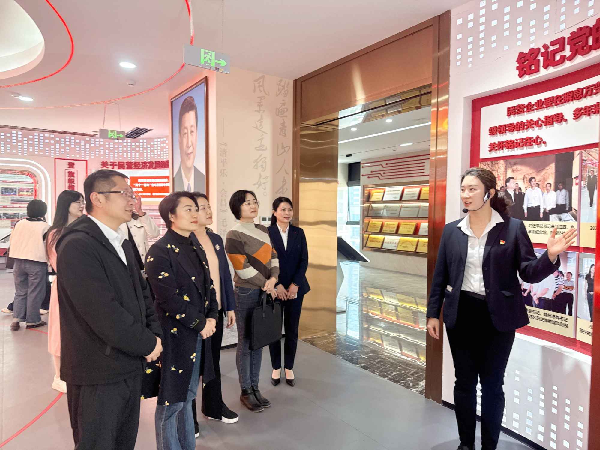 海口市婦聯(lián)黨組書記、主席鄭艷同志一行蒞臨燕興物業(yè)調(diào)研“三新”領(lǐng)域婦聯(lián)組織建設(shè)及巾幗家政工作